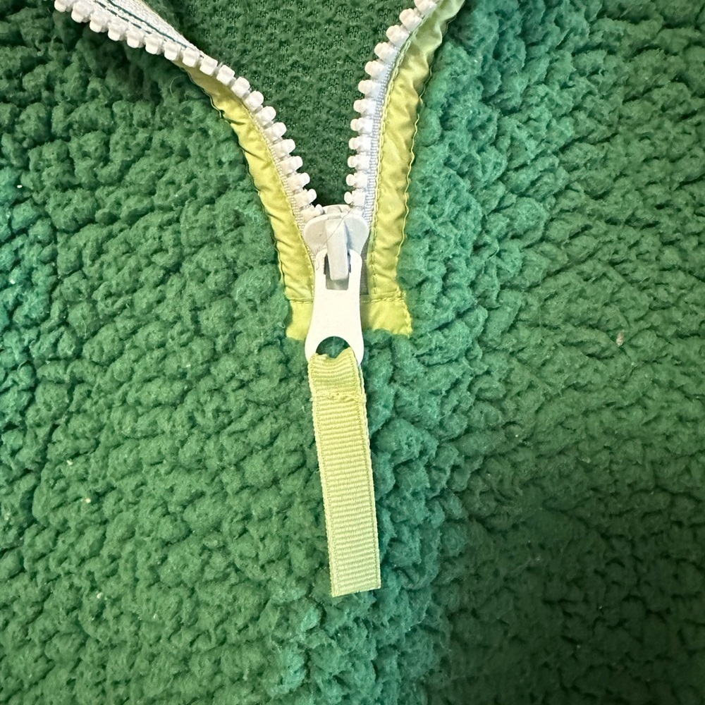 Aerie Dream Sherpa Quarter Zip Sweatshirt in green/lime - Picture 4 of 8
